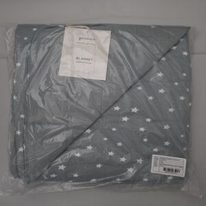 NWT Gunamuna Cozy Cloud Blanket - Color: Gray/Sage | 2.6 Tog | Size: 47” x 47”